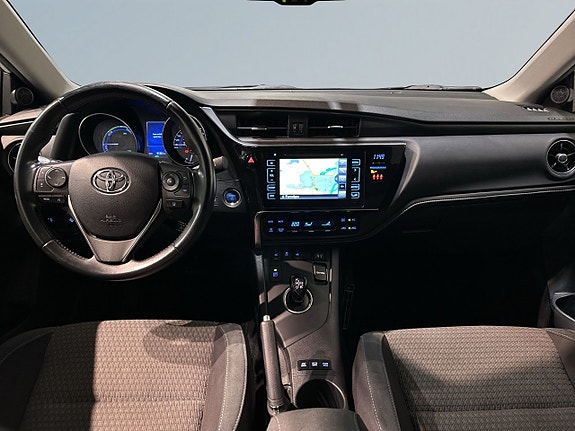 Toyota Auris 8 of 21