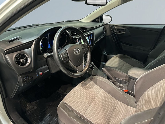 Toyota Auris 7 of 21