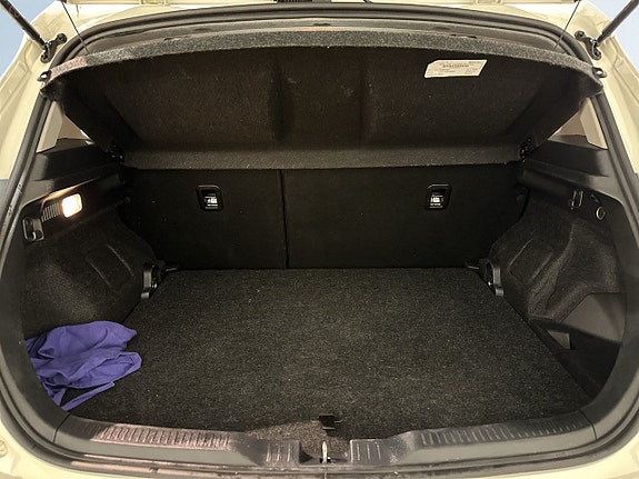 Toyota Auris 12 of 21