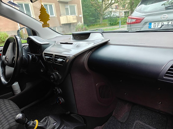 Toyota IQ 5 of 7