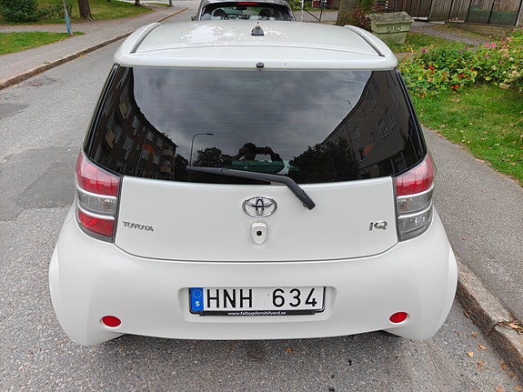 Toyota IQ 3 of 7