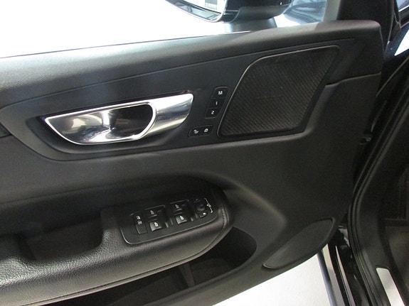 Volvo XC60 13 of 20