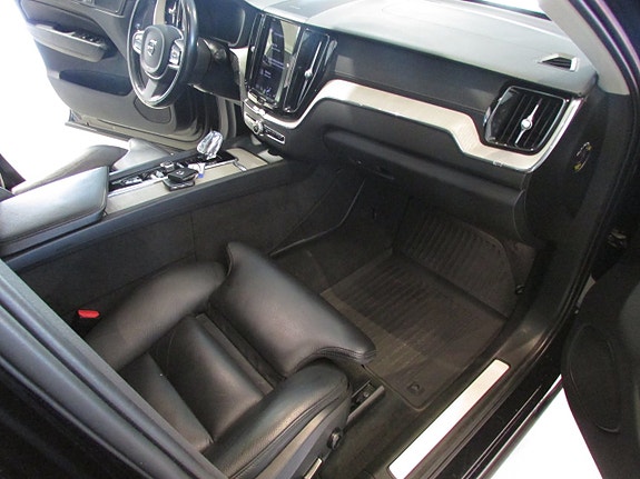 Volvo XC60 10 of 20