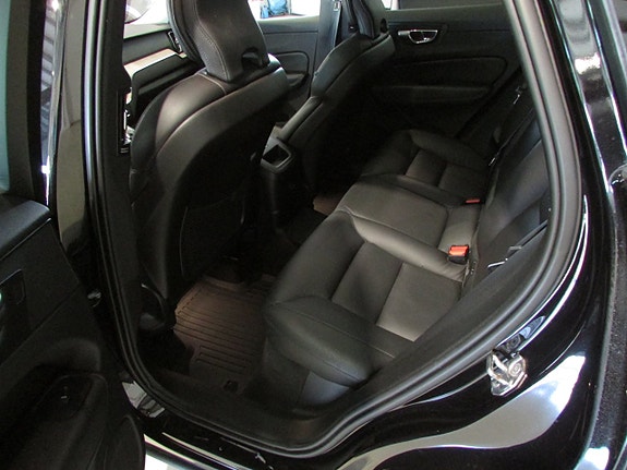 Volvo XC60 12 of 20