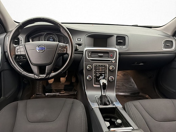 Volvo V60 13 of 28