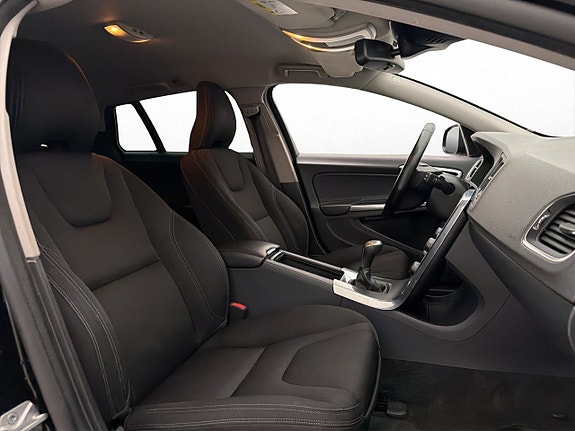 Volvo V60 22 of 28