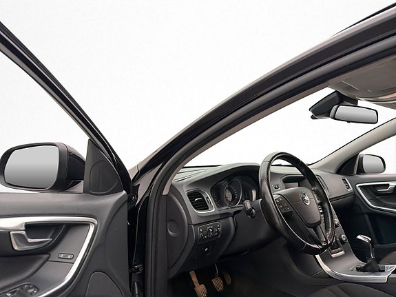 Volvo V60 11 of 28