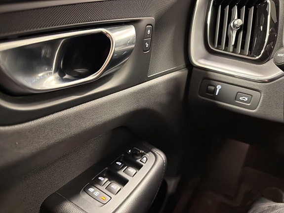 Volvo XC60 16 of 21