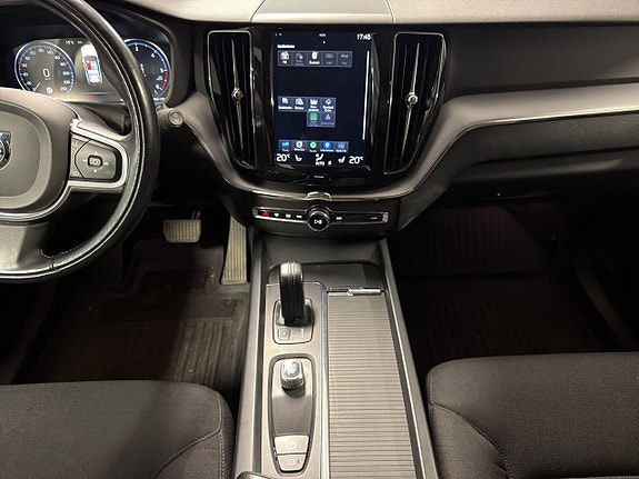 Volvo XC60 11 of 21