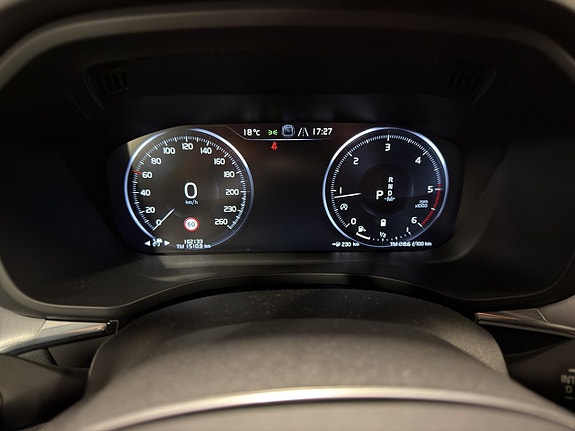 Volvo XC60 13 of 21