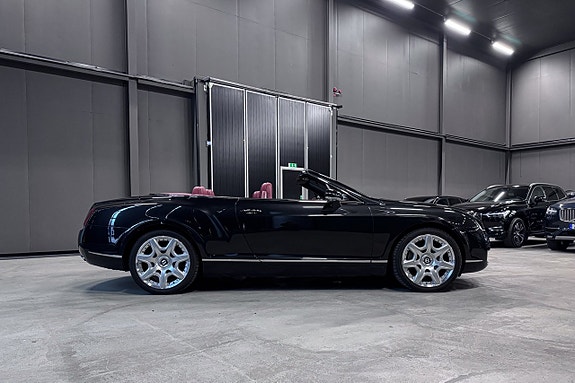 Bentley Continental GTC 9 of 19