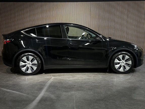 Tesla Model Y 3 of 22