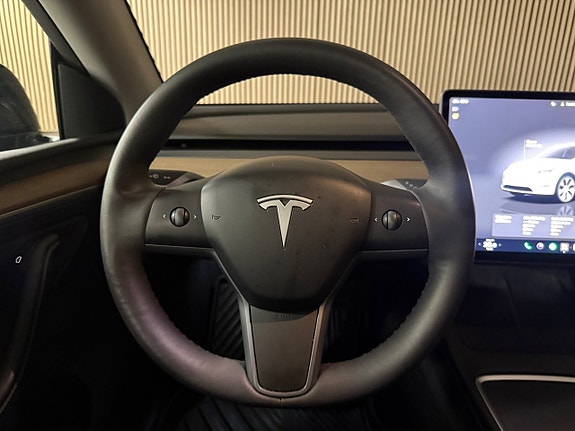 Tesla Model Y 15 of 22