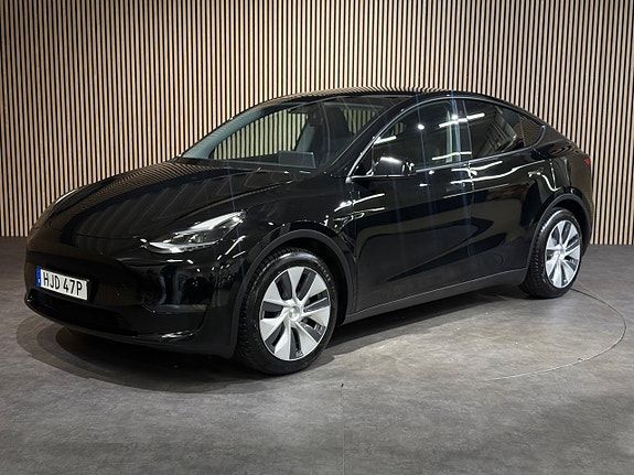 Tesla Model Y 8 of 22