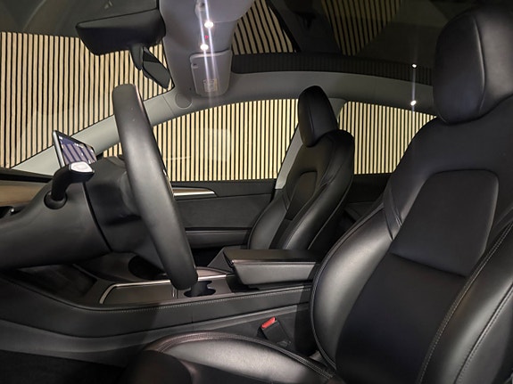 Tesla Model Y 12 of 22