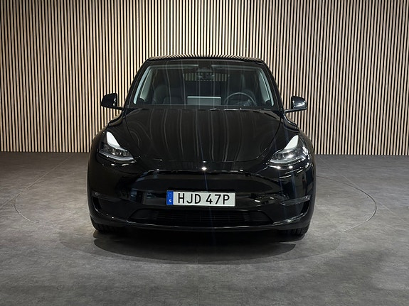 Tesla Model Y 9 of 22