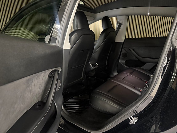 Tesla Model Y 13 of 22