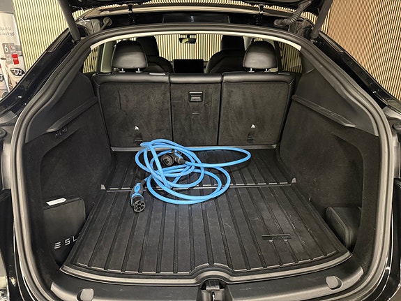 Tesla Model Y 17 of 22