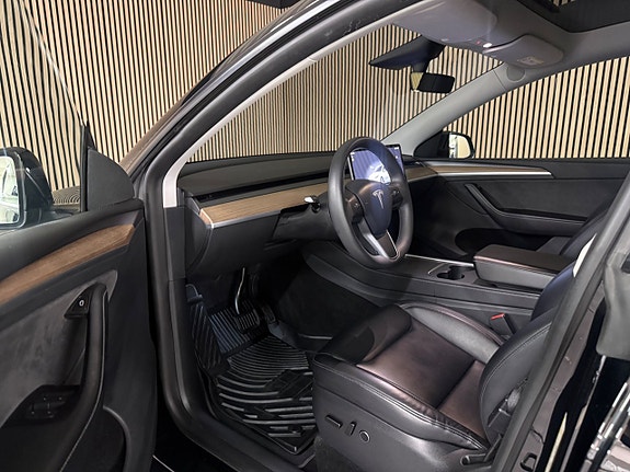 Tesla Model Y 11 of 22