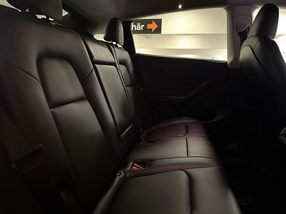 Tesla Model Y 19 of 22