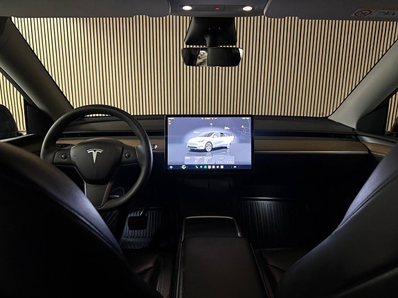 Tesla Model Y 14 of 22