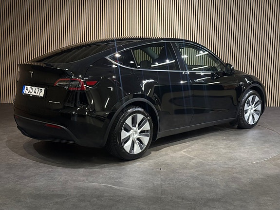Tesla Model Y 4 of 22