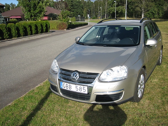 Volkswagen Golf V 2 of 10