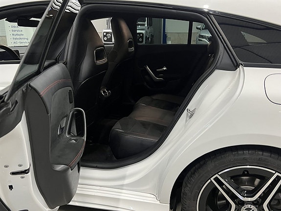 Mercedes-Benz CLA200 14 of 25