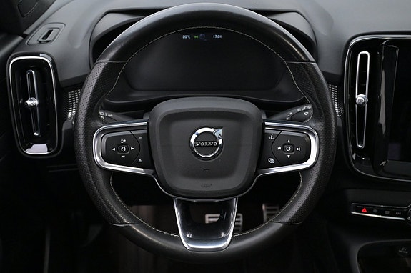 Volvo XC40 7 of 27