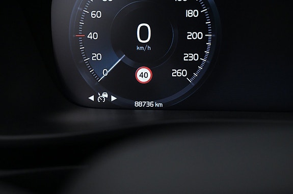Volvo XC40 8 of 27