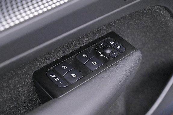 Volvo XC40 10 of 27