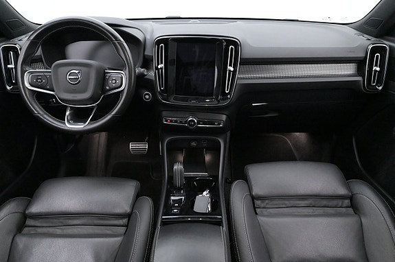 Volvo XC40 6 of 27
