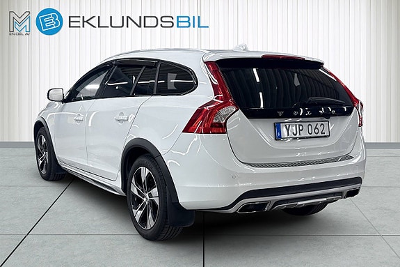 Volvo V60 Cross Country 3 of 20