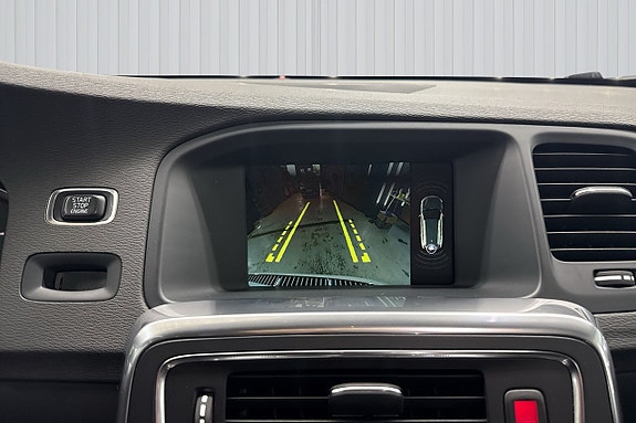 Volvo V60 Cross Country 10 of 20