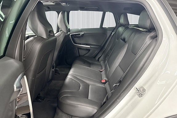 Volvo V60 Cross Country 17 of 20