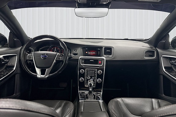 Volvo V60 Cross Country 8 of 20