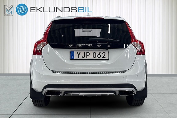 Volvo V60 Cross Country 4 of 20