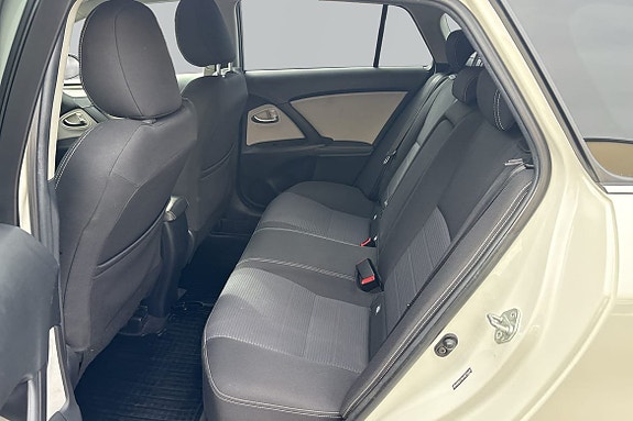 Toyota Avensis 12 of 20