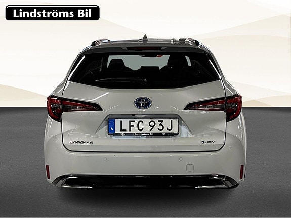Toyota Corolla 8 of 18