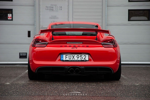 Porsche Cayman GT4 6 of 25