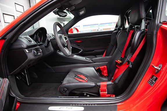 Porsche Cayman GT4 8 of 25