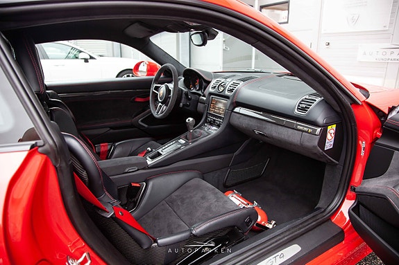 Porsche Cayman GT4 13 of 25