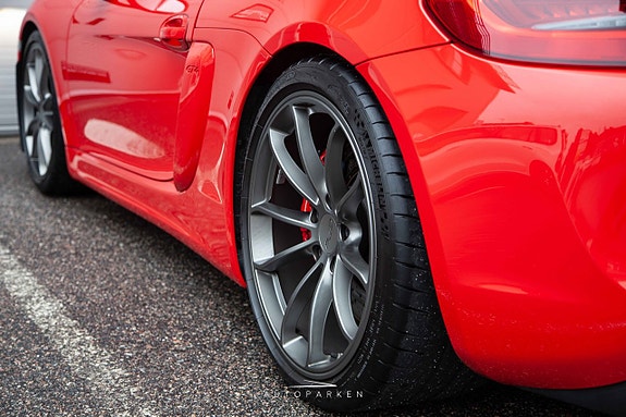 Porsche Cayman GT4 19 of 25