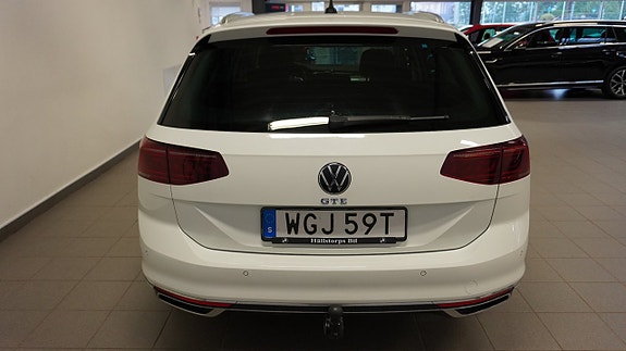 Volkswagen Passat 4 of 27