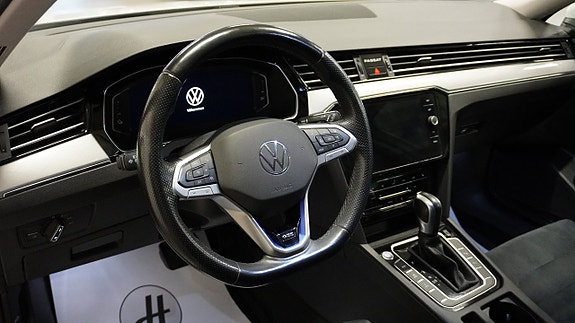 Volkswagen Passat 12 of 27