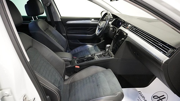 Volkswagen Passat 9 of 27