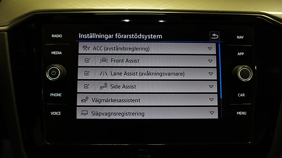 Volkswagen Passat 15 of 27