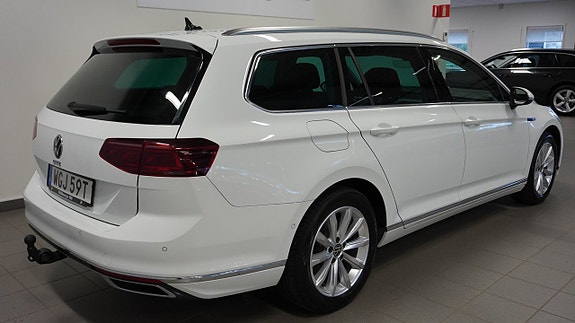 Volkswagen Passat 3 of 27
