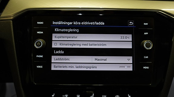 Volkswagen Passat 17 of 27