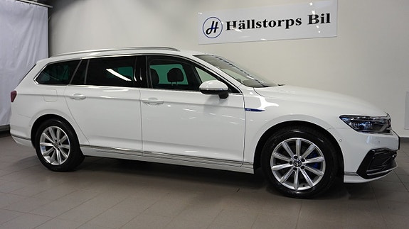 Volkswagen Passat 2 of 27